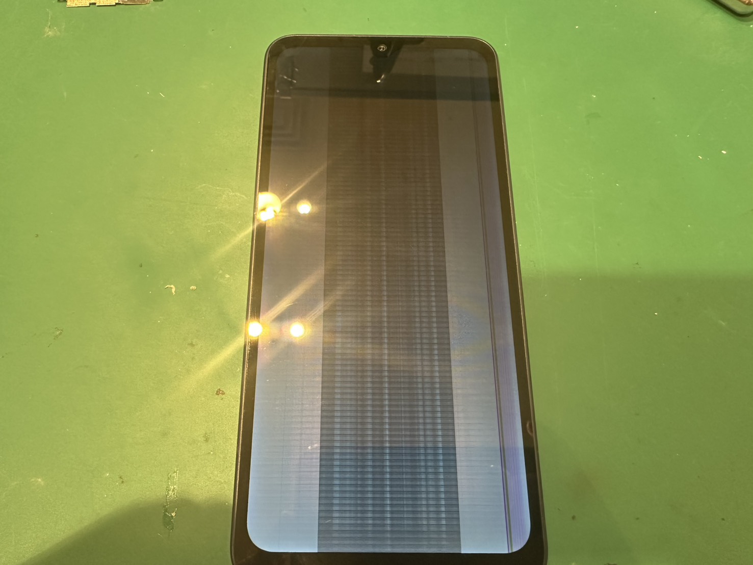 【北千住よりご来店】 AQUOSwish4の画面交換修理をご依頼いただきました！